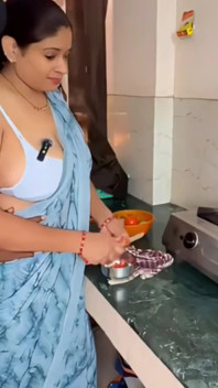 Indiana insoddisfatta sesso lussurioso con devar in cucina