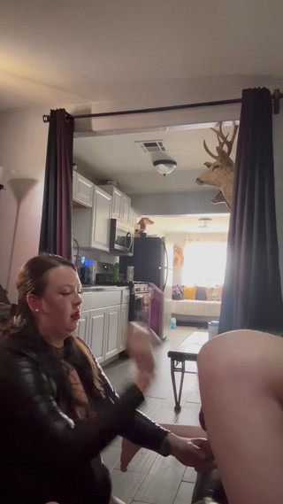 Mistress Scarlet Kiss: Ședință reală de în cur cu vibratorul legat al dominatoarei