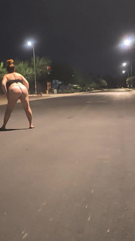 ¡debajo De Las Luces De La Calle!