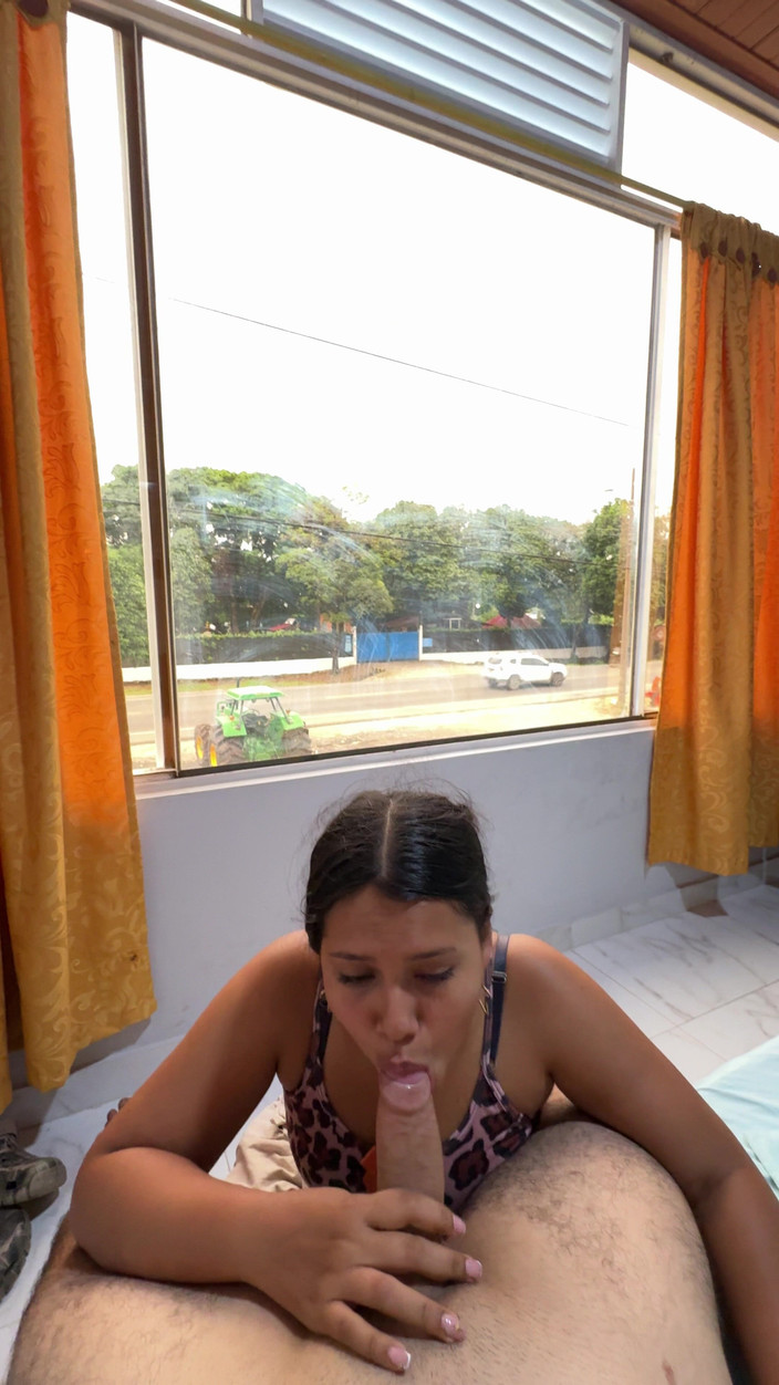 EMY_AND_JONH: Le Encanta Saltarme En La Polla Mientras Todos Pasan Por...