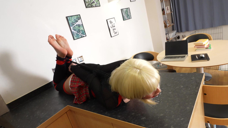 Latina Fetish: Lecția de robie a lui Lilly: Hogtied și Ballgagged de un...