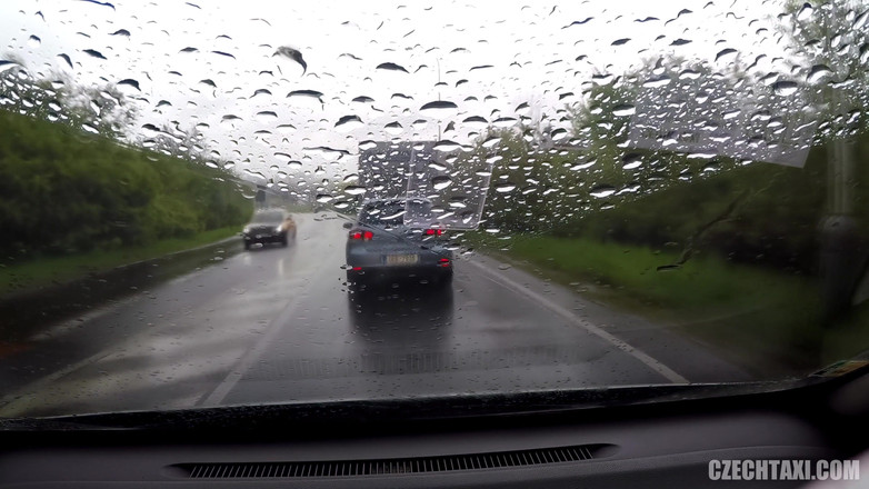 Czech Taxi: Сквиртующая студентка