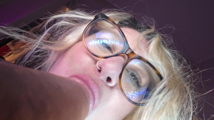 Mr LDN Lad: İri göğüslü iri güzel sürtük dölle sikiliyor!