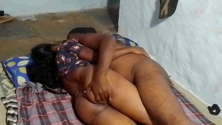 Desi palace: Indická služka sexy tělo