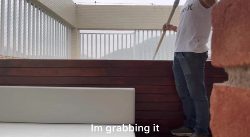 Agatha Lyra: Schwimmbad.