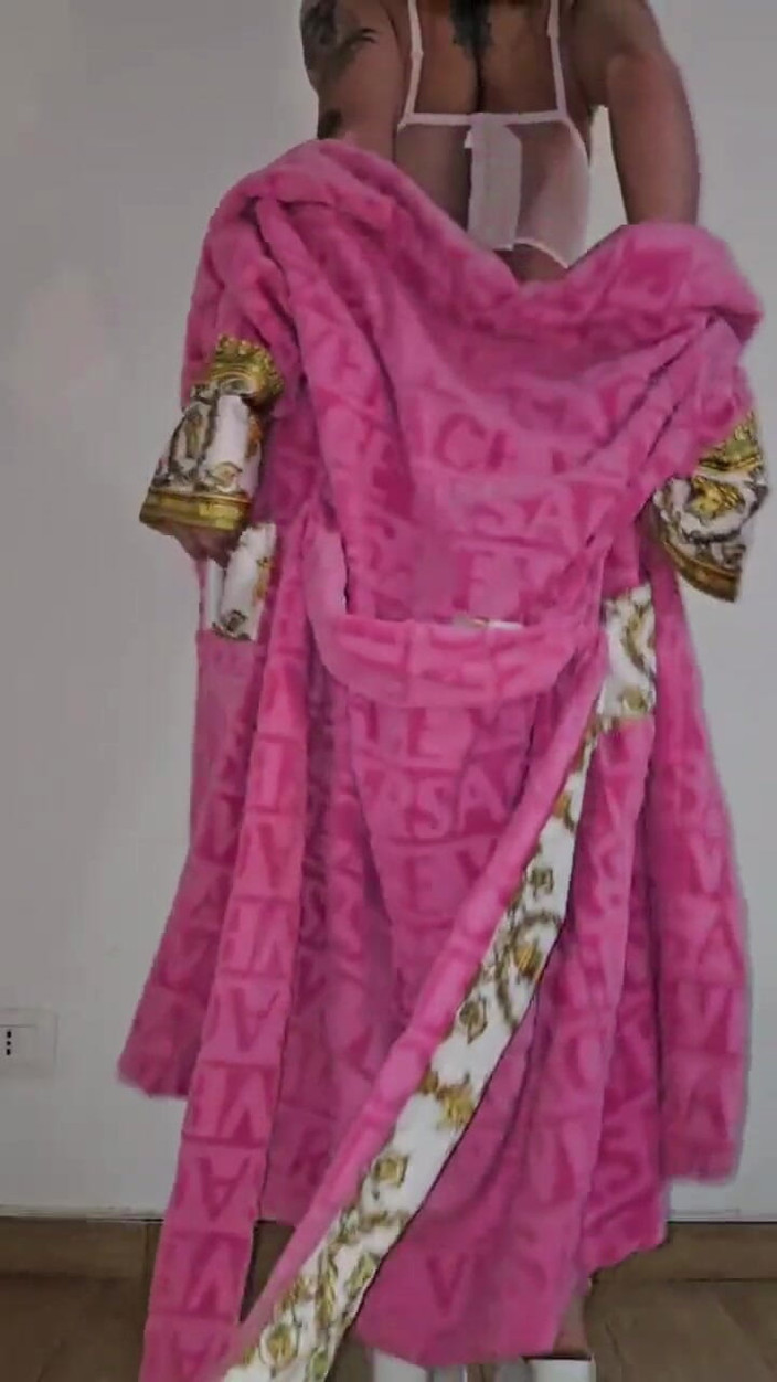 Isa Lawrence: Dancing Anitta