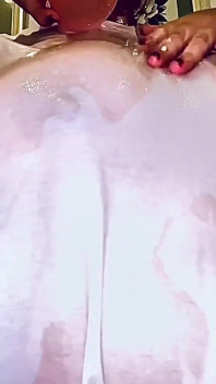 젖은 티셔츠 거대한 젖탱이