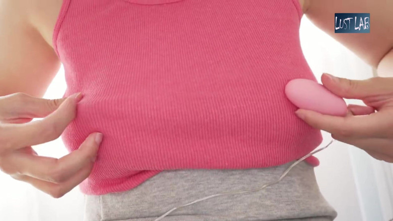 Lust lab: Des beautés innocentes à forte poitrine guidées dans leur première expérience...