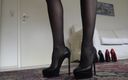Lady Victoria Valente: Perfekte lange beine und high heels - schwarzer plateau-stiletto-heels