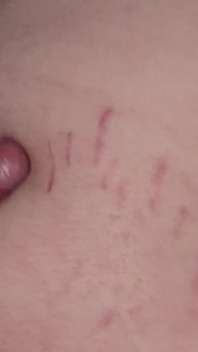 Baise et éjaculation dans son nombril