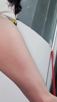 Laura plină de spermă continuă să pătrundă cu un mângâietor de 21 Cm! Vrea să fie penetrată