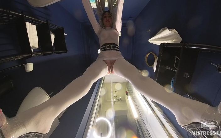 Mistress Legs: Tu es devenu une toilette pour maîtresse en bas blancs...