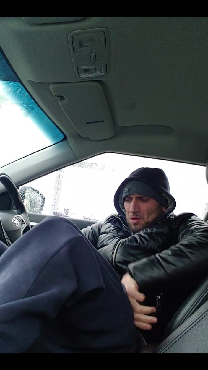 Boy jerking off: 차에서