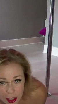 Gebonden, omgekocht en tot een hoogtepunt gebracht - de eerste keer dat strippers bondageshow