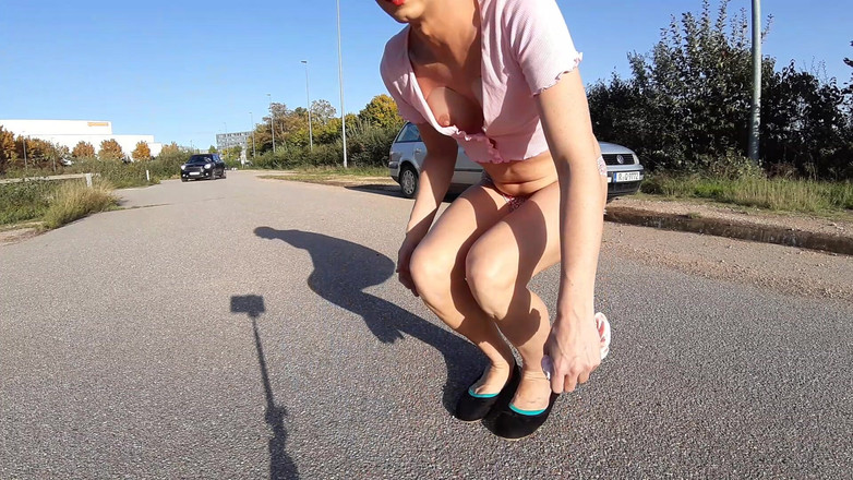 sweetfeet29: Sunny by the Car