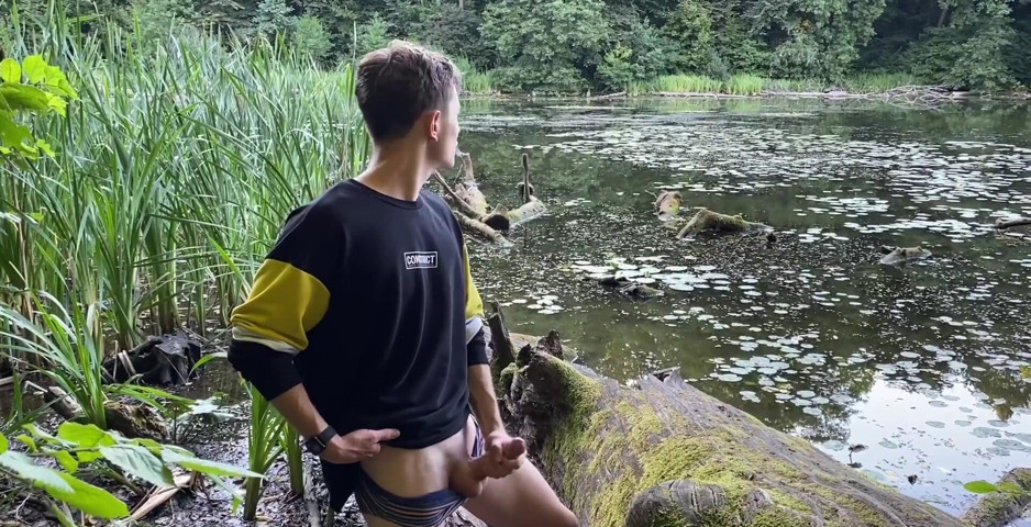 Cumshow Outdoor One Running Guy Almost Caught Me (Rushlight Dante)