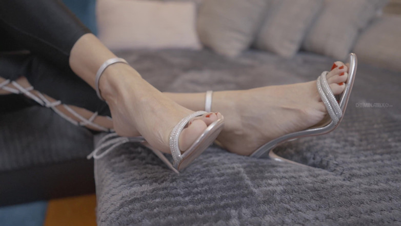 DOMINATRIX6: Foot Solo 17