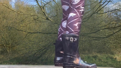 Ari Kajira: Welliesブーツ足フェチウッズ
