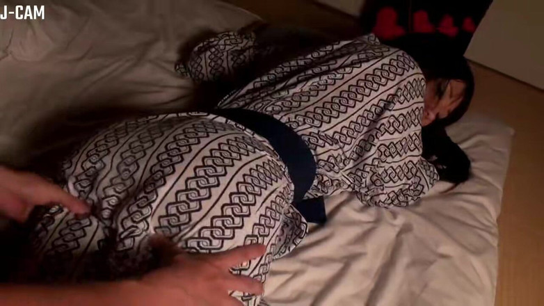 J-Cams: Một suối nước nóng ngoài trời đa giới, ba chị em,...