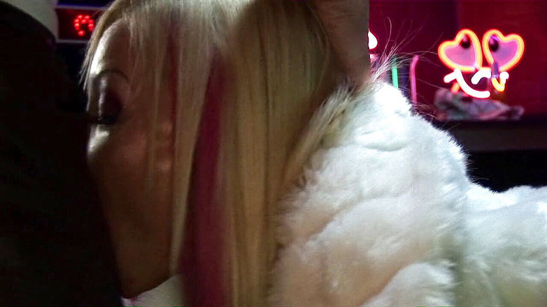 Nicotine Addictz: Allume-moi une cigarette, verse-moi un soda, puis baise-moi fort !