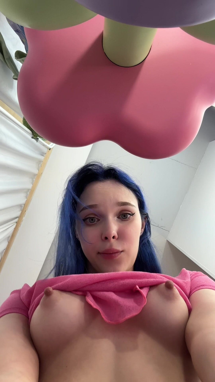 Little_Kitty69: Lasciandoti vedere le mie parti più deliziose