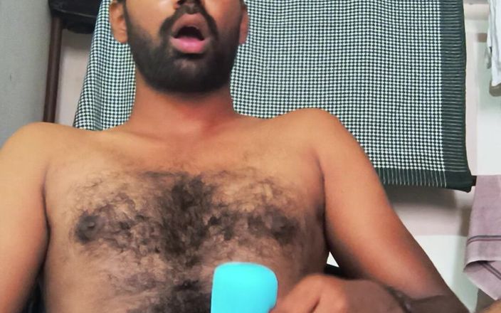 HornyHunk: Masturbându-mă cu noua mea jucărie sexuală
