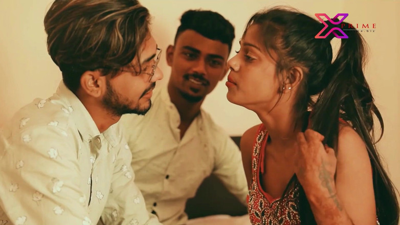 Indian Erotica: Más caliente trío indio con hermosa chica