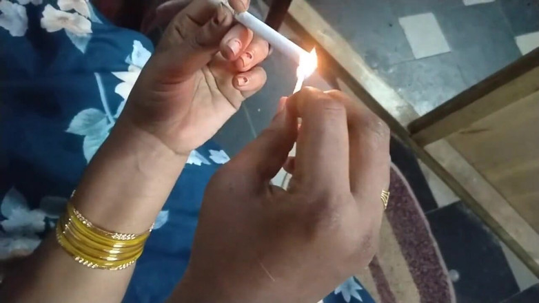 Divya X: 남친과 섹스하는 새엄마