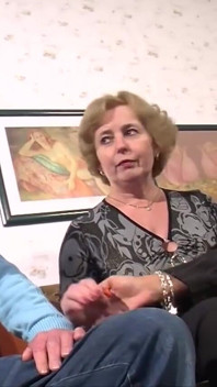 Pulă matură, în matură sexy blondă... Sex în trei matur