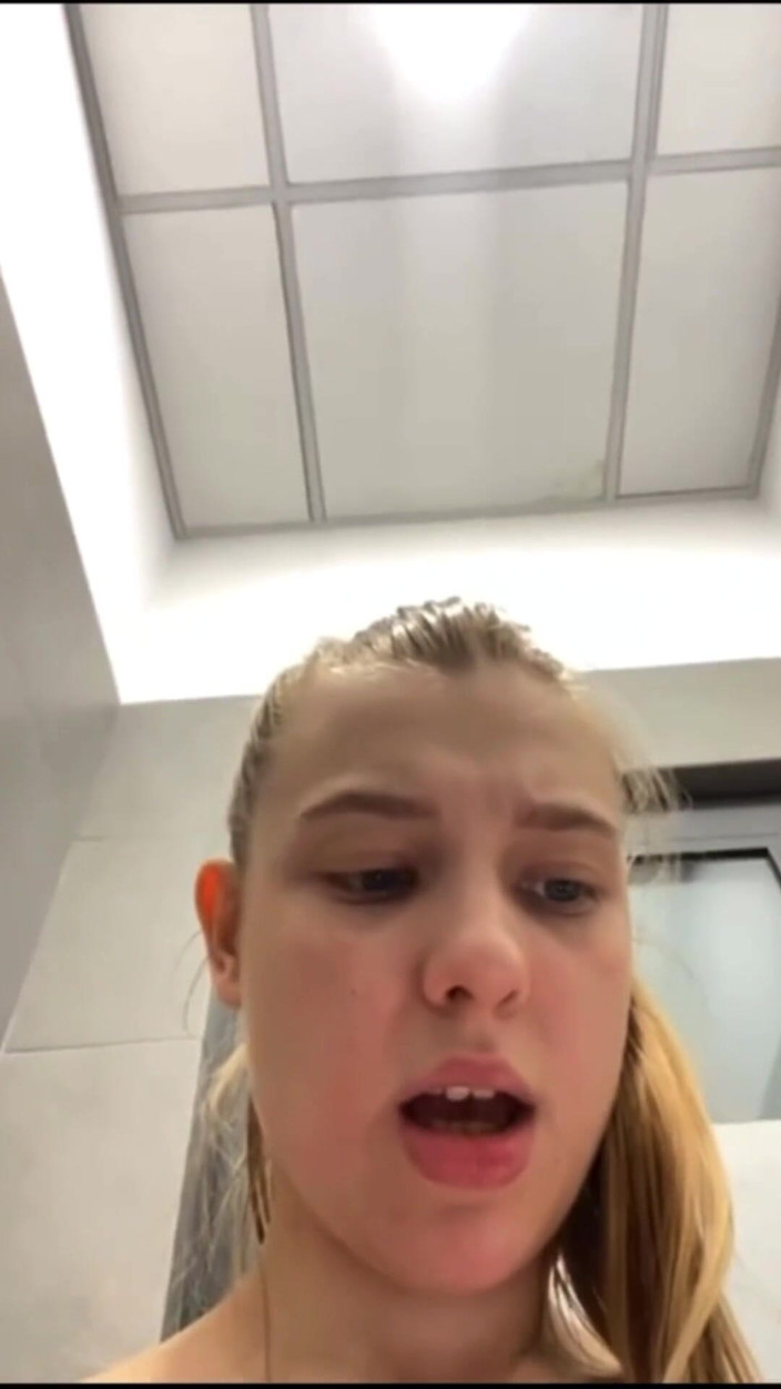 JuiceLussie: Squirting in the Fitting Room