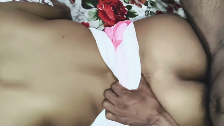 Lovely95: S-270 Bengoli สาวอินเดียดูดนมกับแฟนหนุ่ม