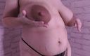 Milky Mari Exclusive: Storbröstad slampa fru Milky Mari leker med egna ammande bröst