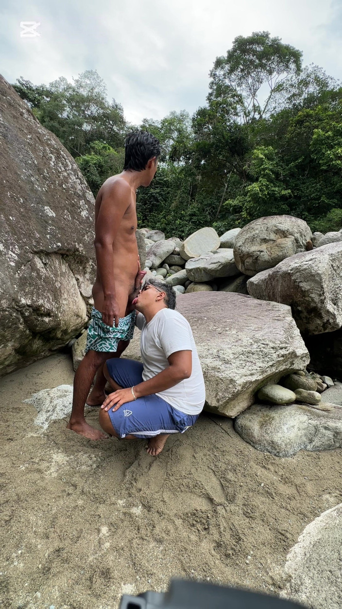 Deiby Latino: Pieprzyć Grubego Gościa W Strumieniu