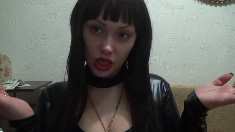 Goddess Misha Goldy: Ton argent durement gagné est entre mes mains maintenant !! Loser...