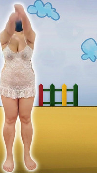 Miss spuitoefeningen in witte lingerie