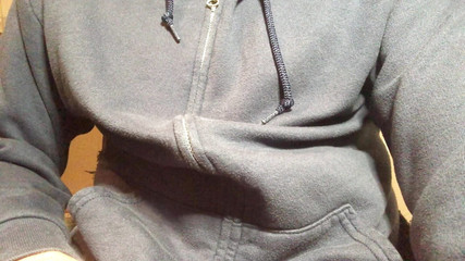 Clint Cumin: Clint Cumin dává pozadí, co mu starý pán udělal, ukazuje...