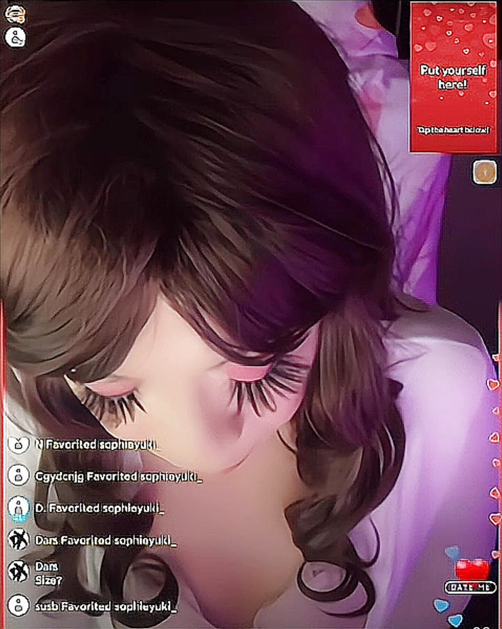 Sophieyuki: Uitkleden en geil tijdens het live streamen