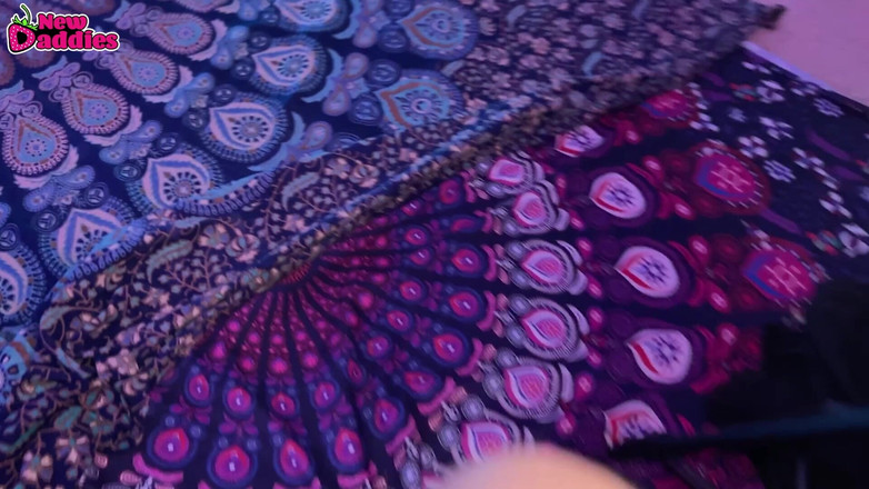 NewDaddies: 金髪の女の子の顔でセックス、気管が永遠に壊れた