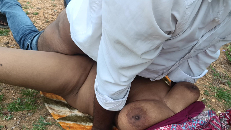 Laxi ammu: Percintaan kongkek panas di luar