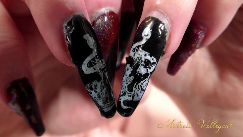 Mxtress Valleycat: Holographic, cercueil