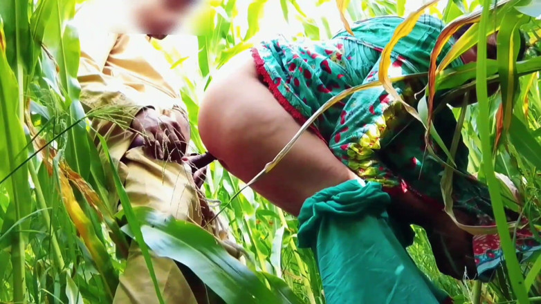 Abida sexy: Heet trio hard neuken buitenshuis