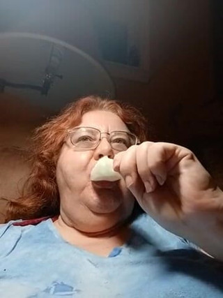 BBW nurse Vicki adventures with friends: Lízání nanuku z ledové linie