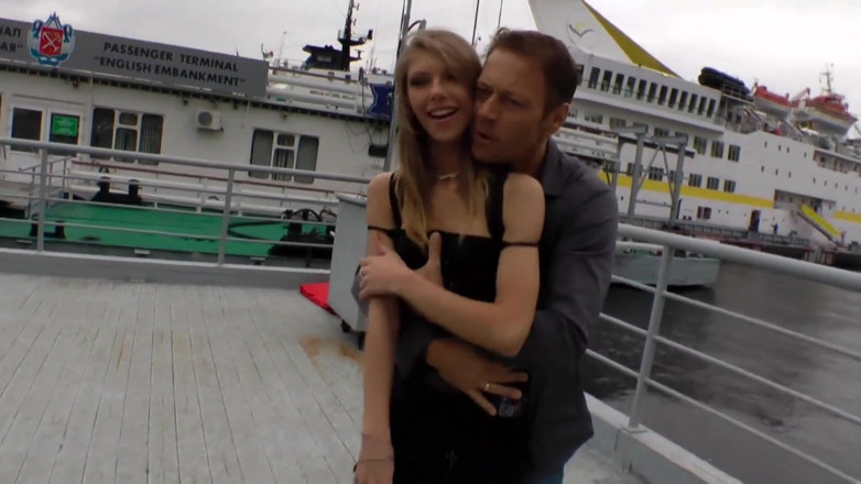 Rocco Siffredi porn: Красивую крошку трахают и трахают игрушкой в ее тугое очко