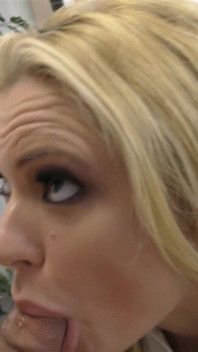 Office MILF Chief Suck