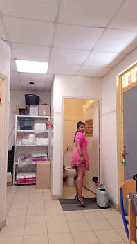Ebony Pees Standing up