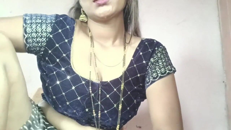 Aliases: देसी भाभी खुद की चुदाई