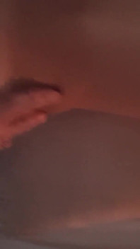 Italiaanse brunette neemt het aan