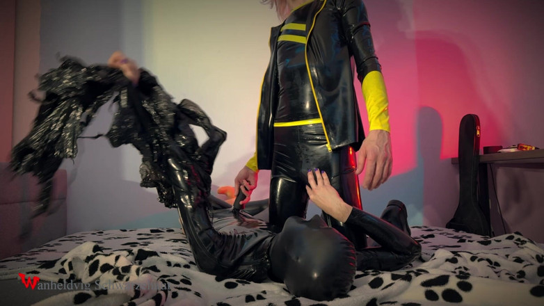 Wanheldvig: Latex Drone Session Gas Mask, Socks Fetish &amp; Passionate Switch Play
