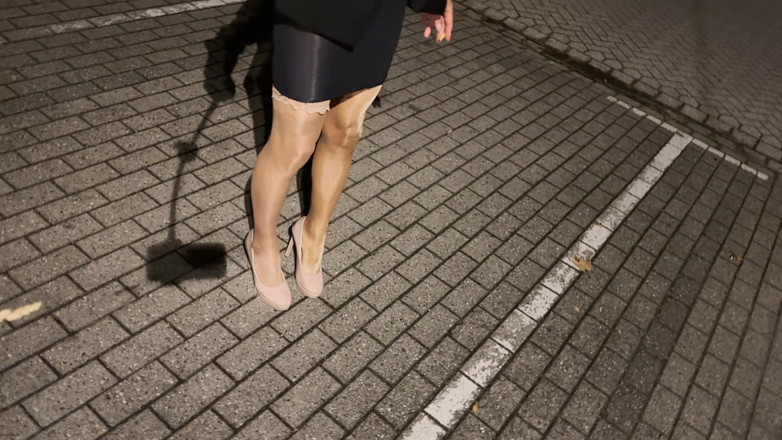 Loreleyadd: Ich Pisse in Mein Transparentes Kleid Bis Ich Darin Ertrinke