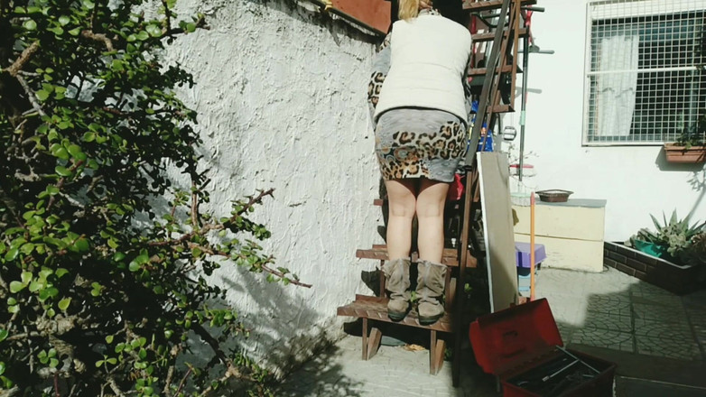 Activecouplearg: Cặp đôi làm tình trên cầu thang ngoài trời